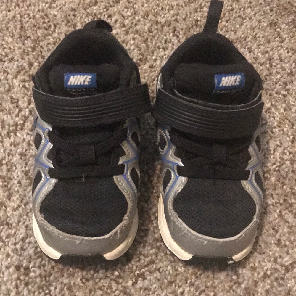 nike sneakers toddler size 7C